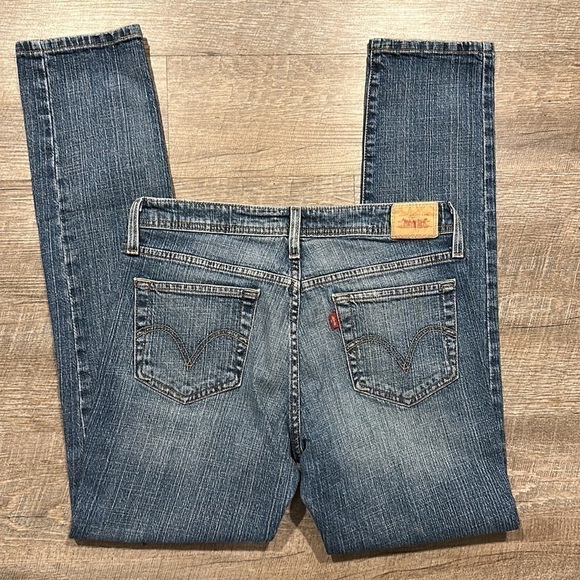 Levi’s 518 distressed skinny jeans, size 11M - Picture 8 of 9